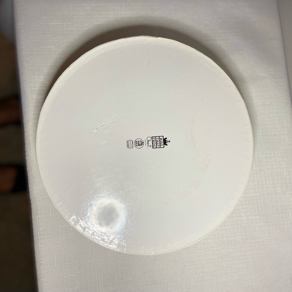 NEW Kiss that Frog French dinner plates - Picture 4 of 5